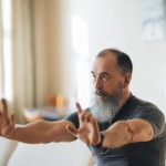 Senioren-Gymnastik im Stehen: Beweglichkeit und Gesundheit im Alter fördern